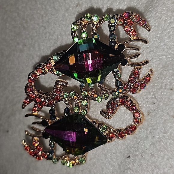 BEAUTIFUL Scorpion Crystal rhinestones colorful stud earrings!! - Picture 3 of 3